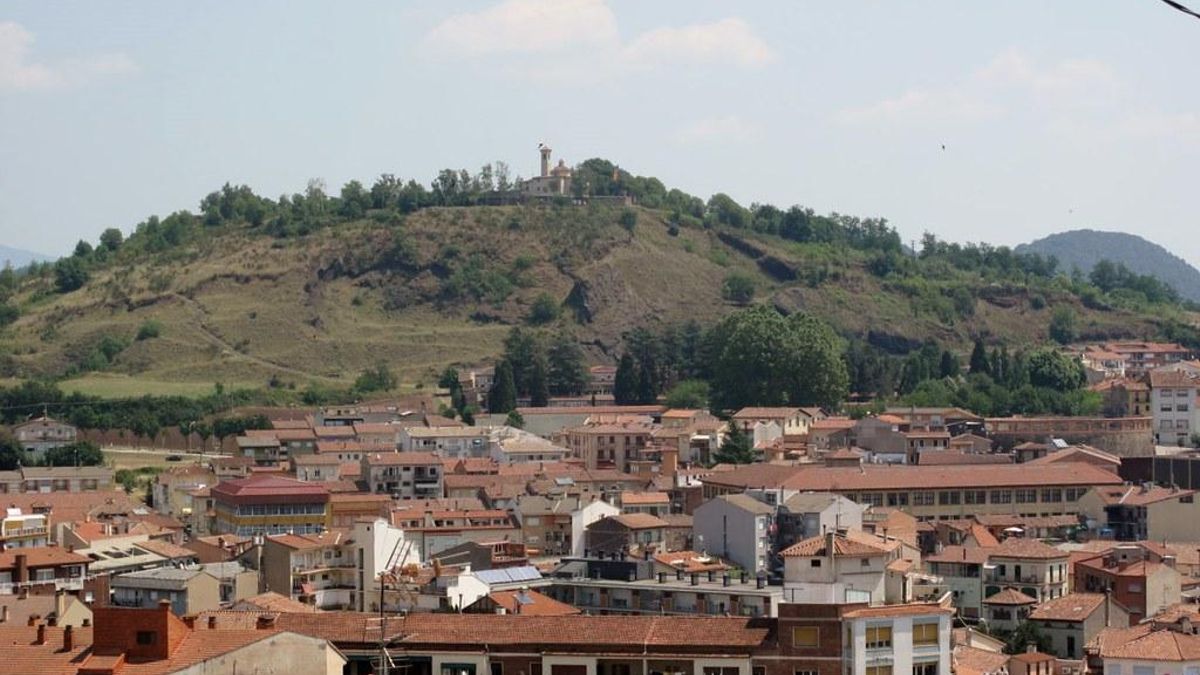 El volcán urbano de Catalunya que se puede subir a pie desde el centro de una ciudad