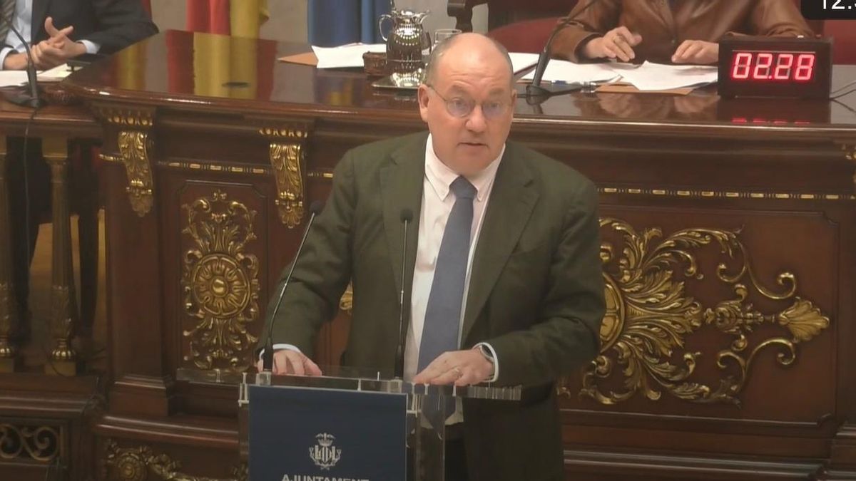 El concejal opaco de Catalá reta a la oposición: "Si cree que he incumplido alguna obligación, demándeme"