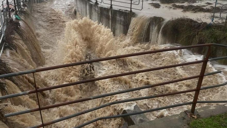 El alcalde de Nerva pide que se encauce ya el barranco desbordado este sábado: "Estamos agotados de pedir auxilio"