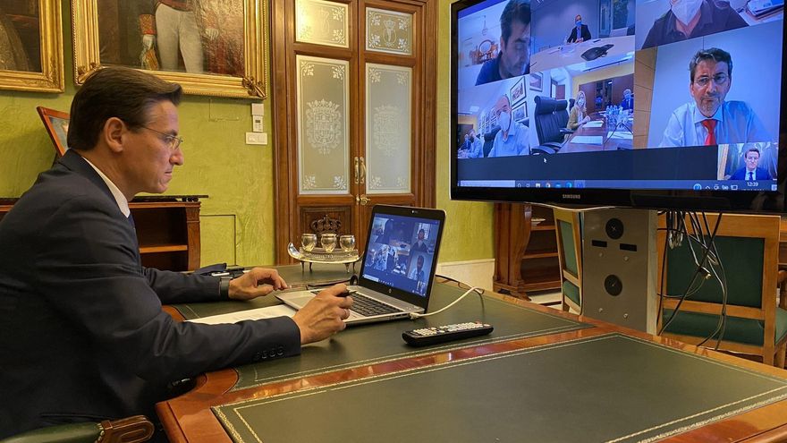 La salida de la crisis del Ayuntamiento de Granada pasa por acuerdos "anómalos"