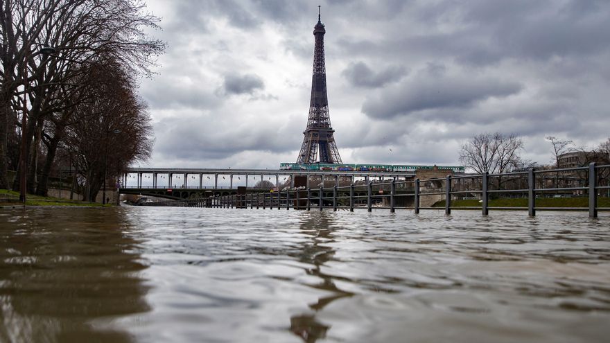 Francia registra 404 muertos por covid y 23.337 contagios. EFE/ Ian Langsdon