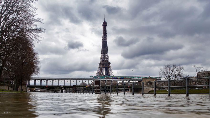 Francia registra 404 muertos por covid y 23.337 contagios. EFE/ Ian Langsdon