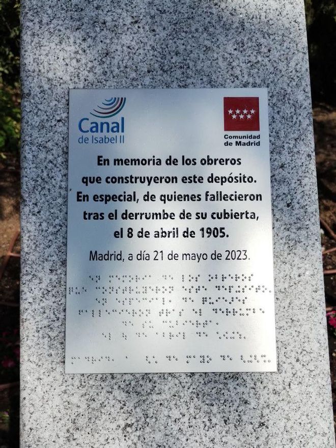 La placa instalada en el parque demuestra que CYII si tiene una reflexión sobre su pasado
