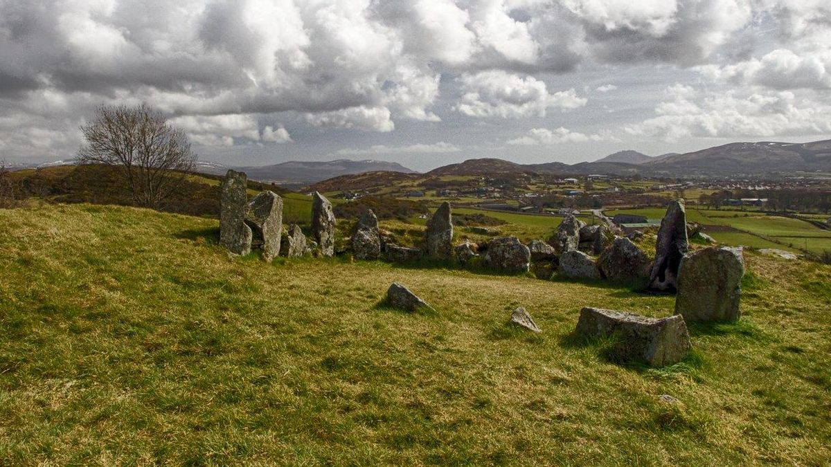 Piedras con historia. Restos de la Tumba de Corredor de Ballymacdermott.