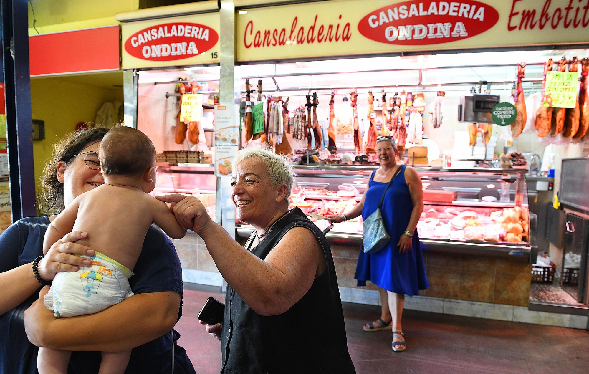 Imagen de la charcutería de Ondina Monteira, presidenta del mercado del barrio