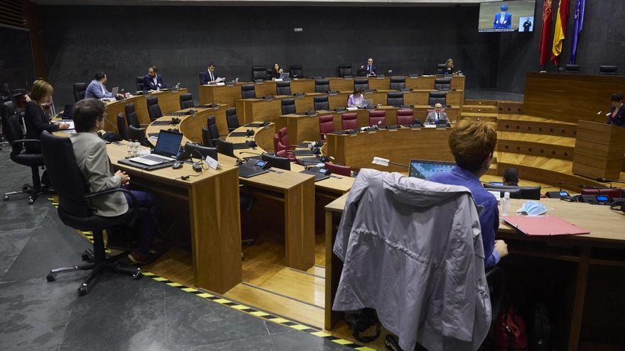 Archivo - Hemiciclo del Parlamento de Navarra durante una sesión plenaria, en Pamplona, Navarra (España) a 4 de junio de 2020.