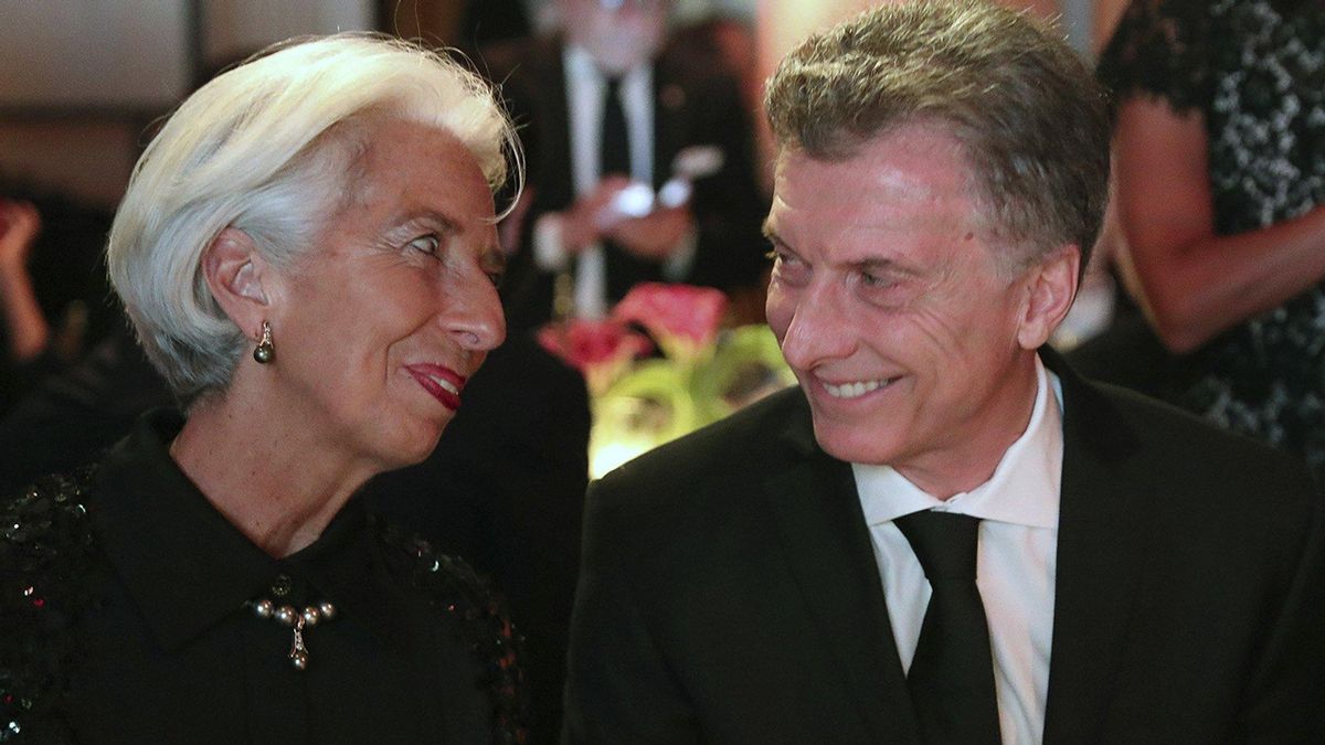 En junio de 2018, el gobierno de Mauricio Macri firmó con el Fondo Monetario Internacional, cuya titular era Christine Lagarde, un Acuerdo Stand-By (SBA) por US$ 50.000 millones, el más grande en la historia del organismo hasta ese momento.
