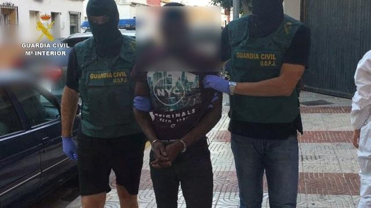 Detenido en el aeropuerto de Madrid por la muerte violenta de la mujer hallada en un vertedero de Gádor