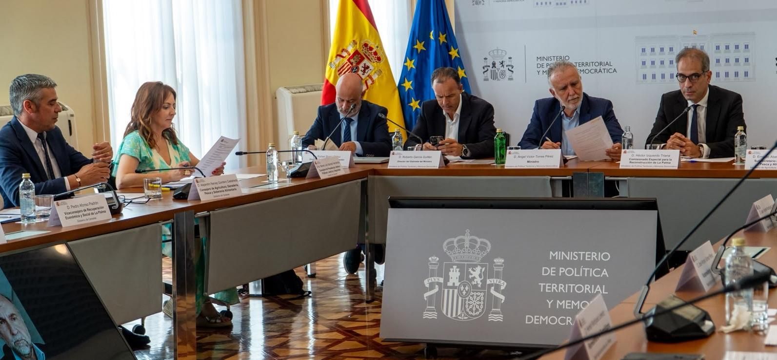 Reunión de Ángel Víctor Torres con representantes del sector primario y del Gobierno de Canarias.
