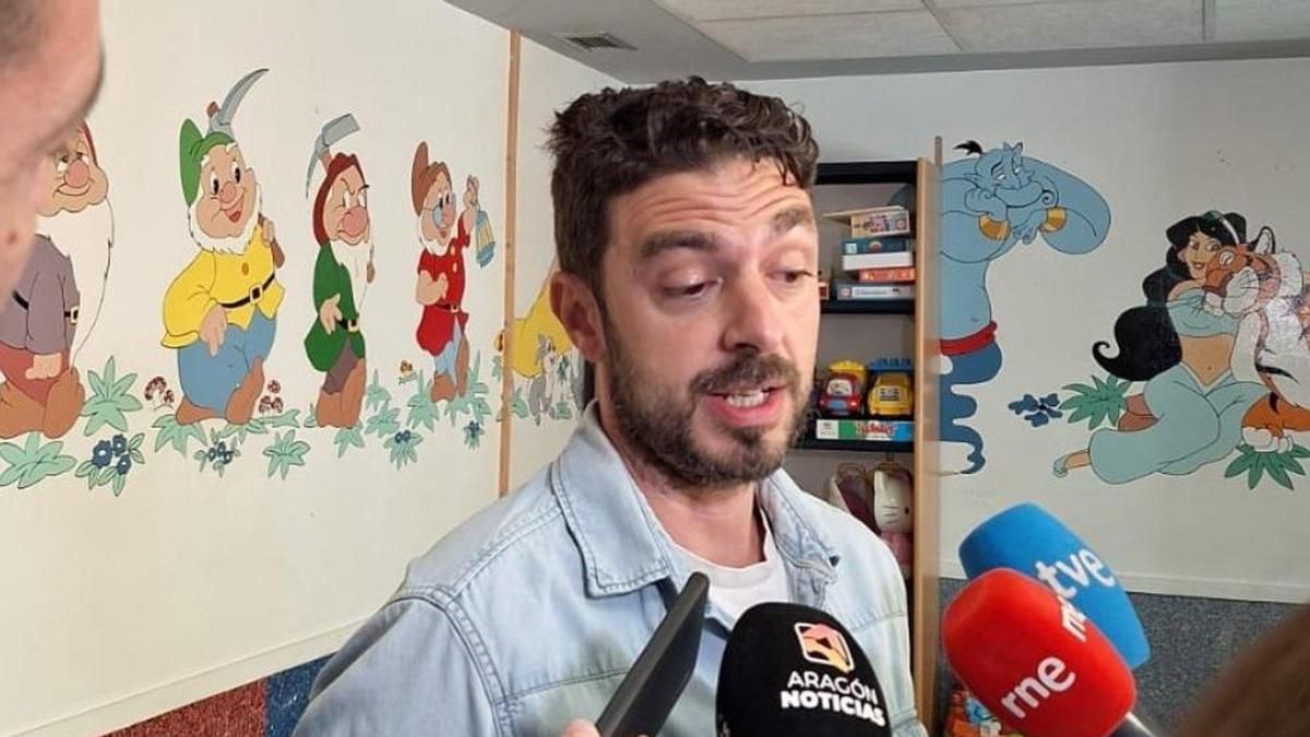 Un enfermero de Huesca convierte las pruebas médicas en cuentos para ayudar a los niños a perder el miedo
