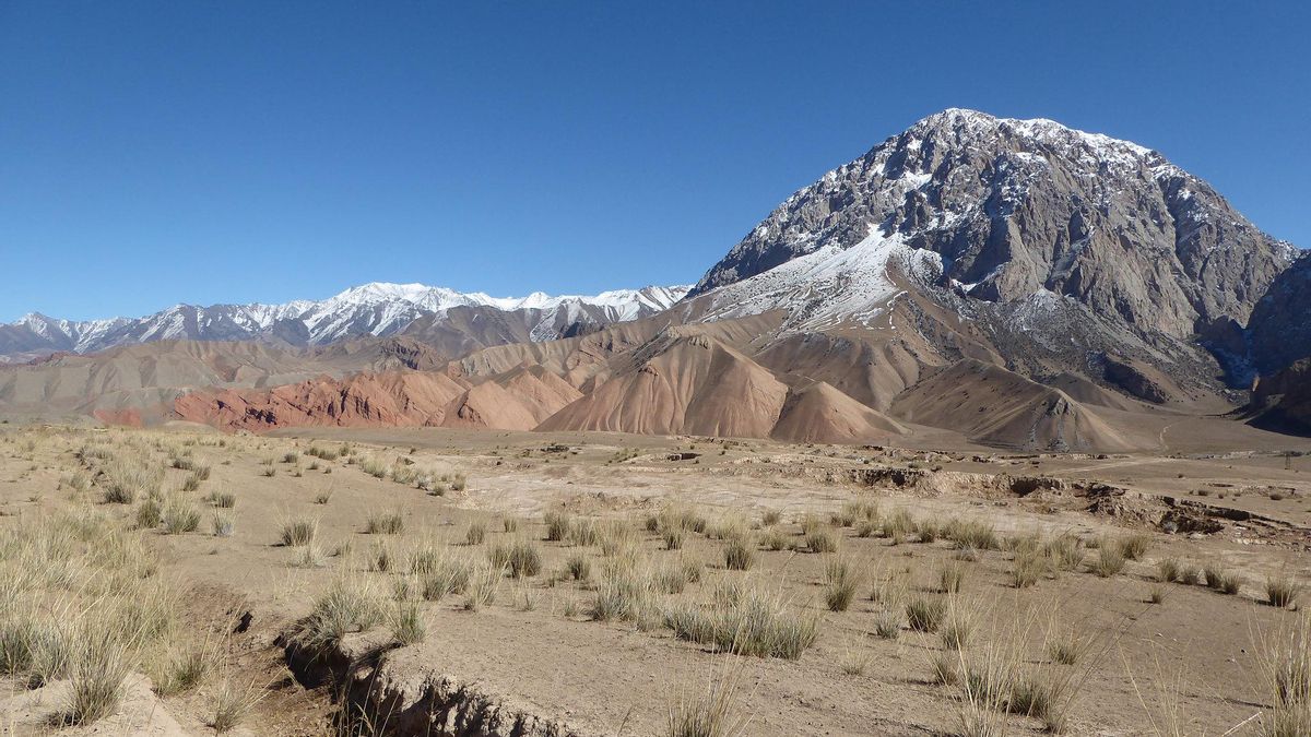 El mítico Pamir desde las llanuras del Valle de Ayla. Este era uno de los pasos de montaña más importantes de la Ruta de la Seda.