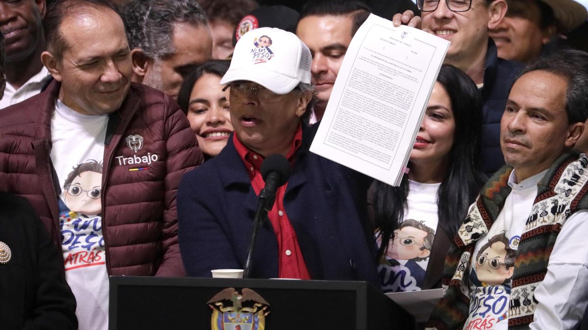 El aumento histórico del salario mínimo anunciado por Petro desata un choque con el máximo tribunal de Colombia