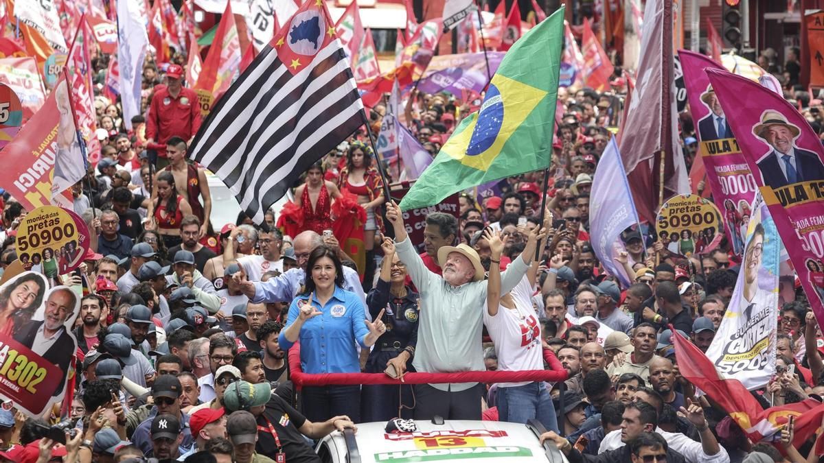 Una virgen negra, injerencias de Trump y un país dividido: Brasil elige entre Lula y el proyecto ultra del clan Bolsonaro