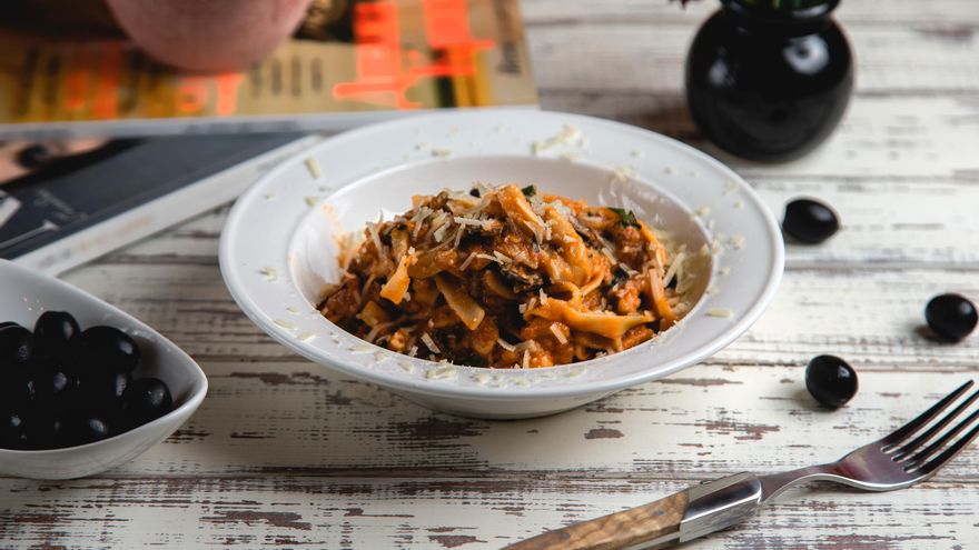 La berenjena es protagonista: la receta tradicional italiana muy sabrosa que combina pasta y verdura