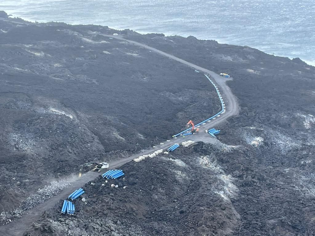 Obra de la  tubería para llevar agua a Las Hoyas y El Remo.