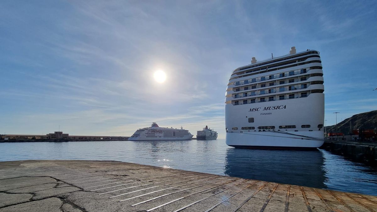Miles de turistas arriban a La Palma con la primera escala del imponente buque ‘MSC Musica’ y los atraques de  ‘Queen Victoria’ y ‘Europa 2’