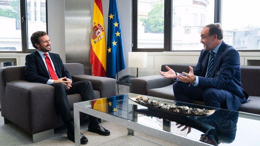 Pablo Casado y Javier Esparza en la reunión