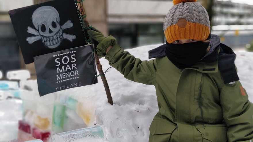 De la costa de Murcia a Helsinki: los españoles repartidos por el mundo firman para dar derechos al Mar Menor