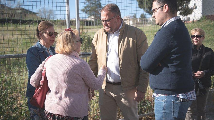 El alcalde de Mérida moverá los 38 millones del Ayuntamiento al banco que abra en el barrio más poblado, ahora sin sucursales