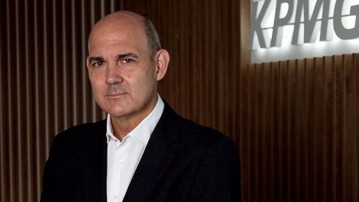 El escritor Francisco Uría.