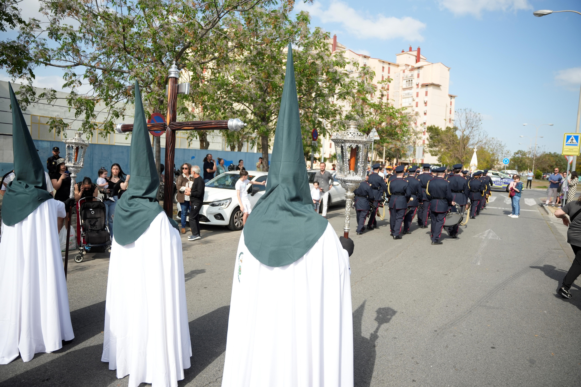 Día histórico en las Tres Mil Viviendas: primera salida procesional de la Hermandad de Bendición y Esperanza