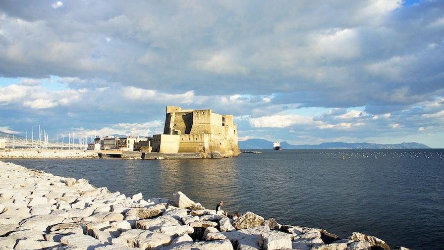 Castillo del Huevo, la fortaleza medieval más antigua de Nápoles.