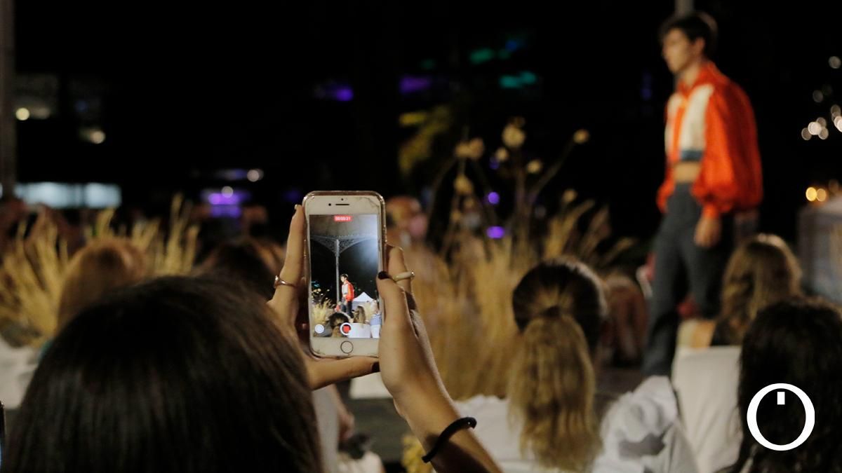 Desfile de la nueva colección de Hugo Clavelina