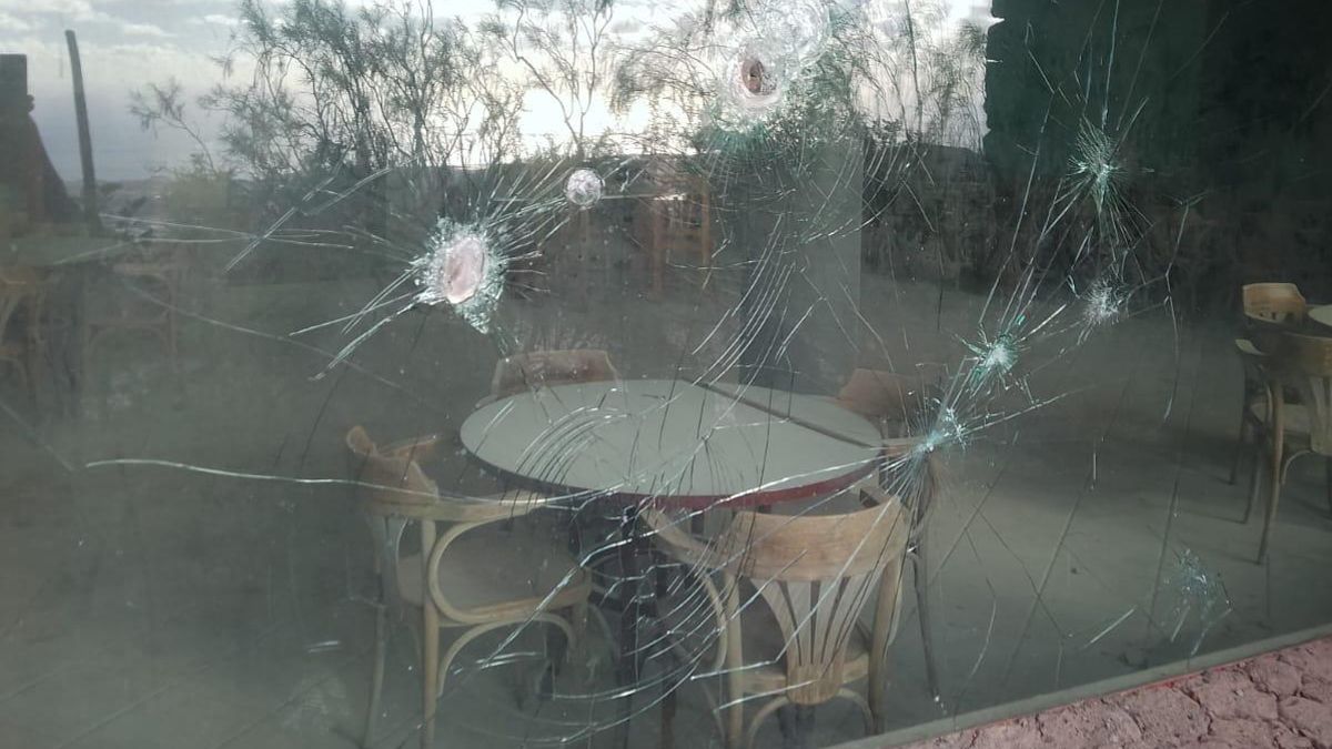 Cristales rotos en el mirado de La Centinela.