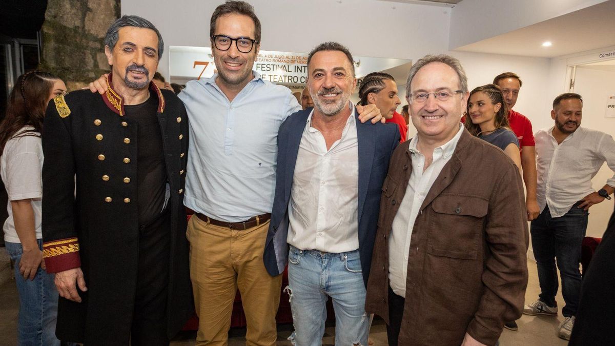 El ministro de Economía disfruta de "una emocionante noche" con ´Jasón y las furias' en Mérida