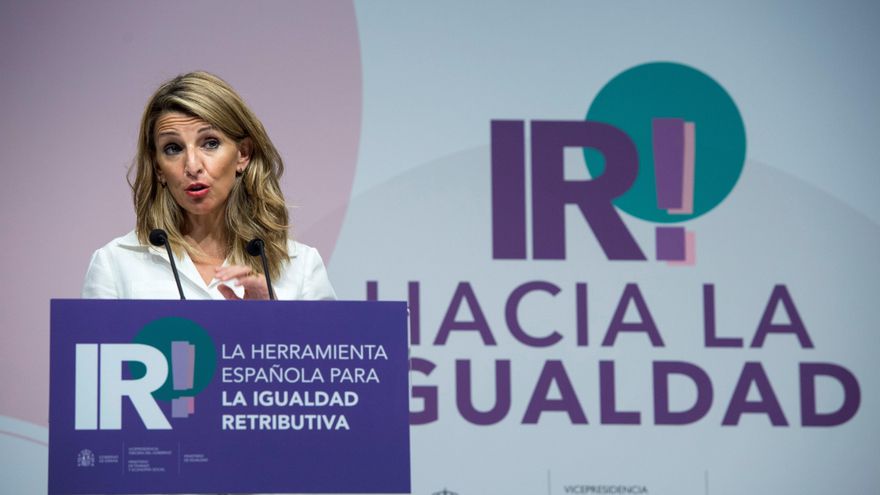 La vicepresidenta tercera del Gobierno y ministra de Trabajo y Economía Social, Yolanda Díaz, da un discurso durante la presentación de la herramienta de igualdad retributiva, este jueves, en Madrid. EFE/Luca Piergiovanni