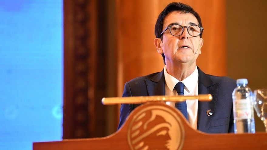 Con apoyo empresario, Melconian ofrece un plan de déficit cero, con recortes en subsidios y planes sociales, y convivencia entre el peso y el dólar