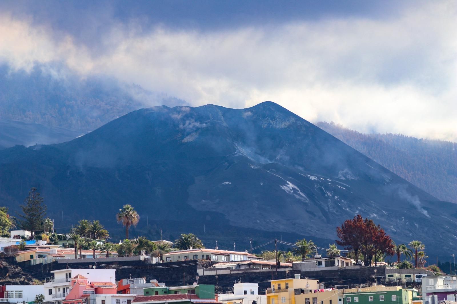 Imagen de archivo del nuevo volcán de La Palma visto desde el municipio de El Paso. JOSÉ AYUT