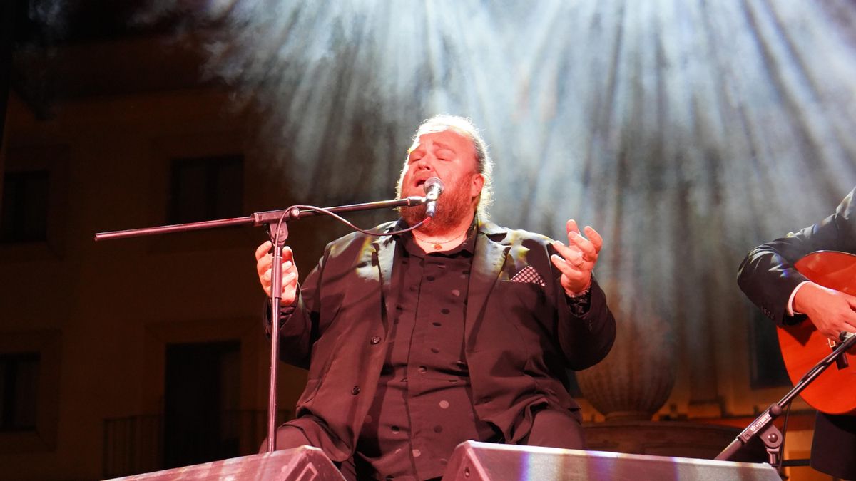 El concierto de Ezequiel Benítez en la Plaza del Potro en la Noche Blanca del Flamenco
