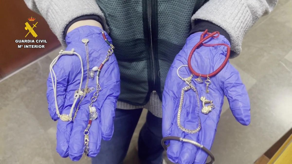 Joyas incautadas a los ladrones del "abrazo cariñoso"