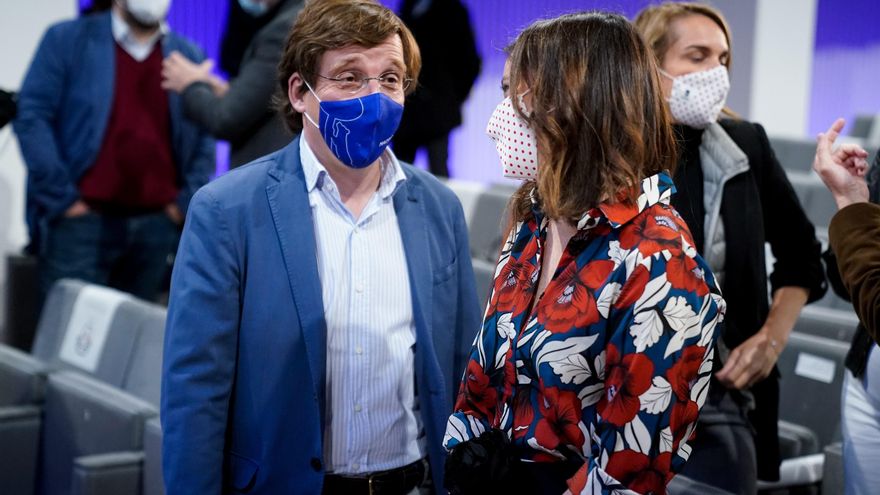 El alcalde de Madrid, José Luis Martínez-Almeida, junto a la concejala de Cultura, Andrea Levy.