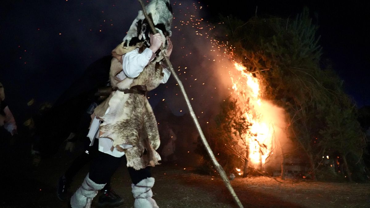 La Mojiganga saca a las calles de Riaño su tradicional antruido. Campillo. Agencia ICAL