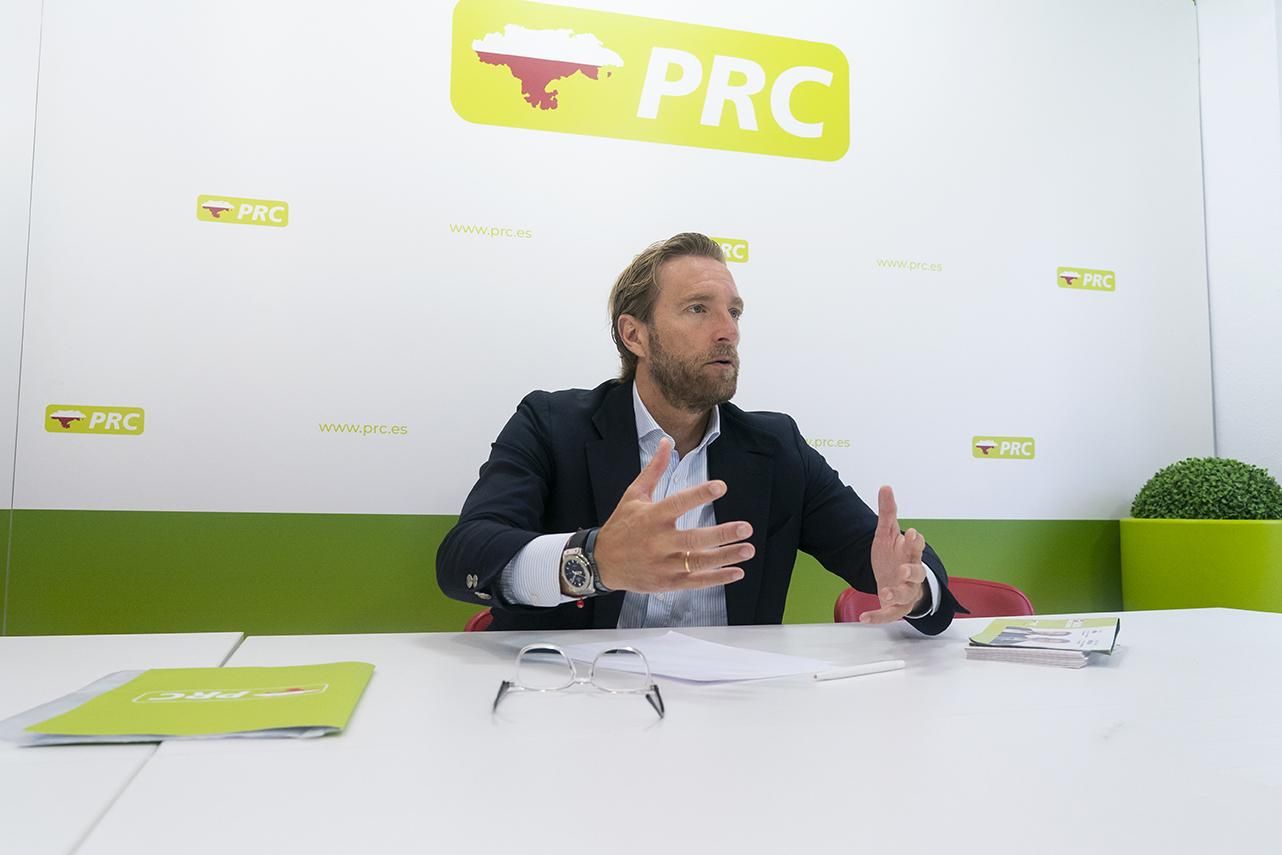 El candidato regionalista defiende el proyecto de integración ferroviaria.