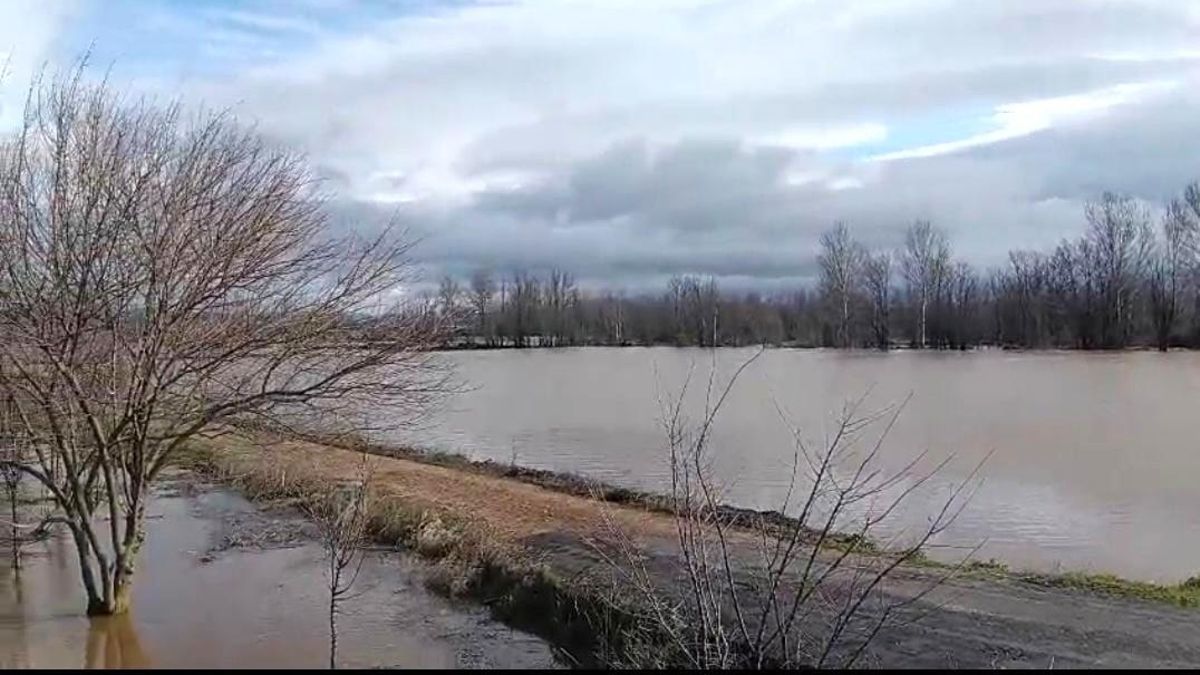 El río Bañuelos alcanza su cota máxima y causa daños en Malagón y en Fernán Caballero