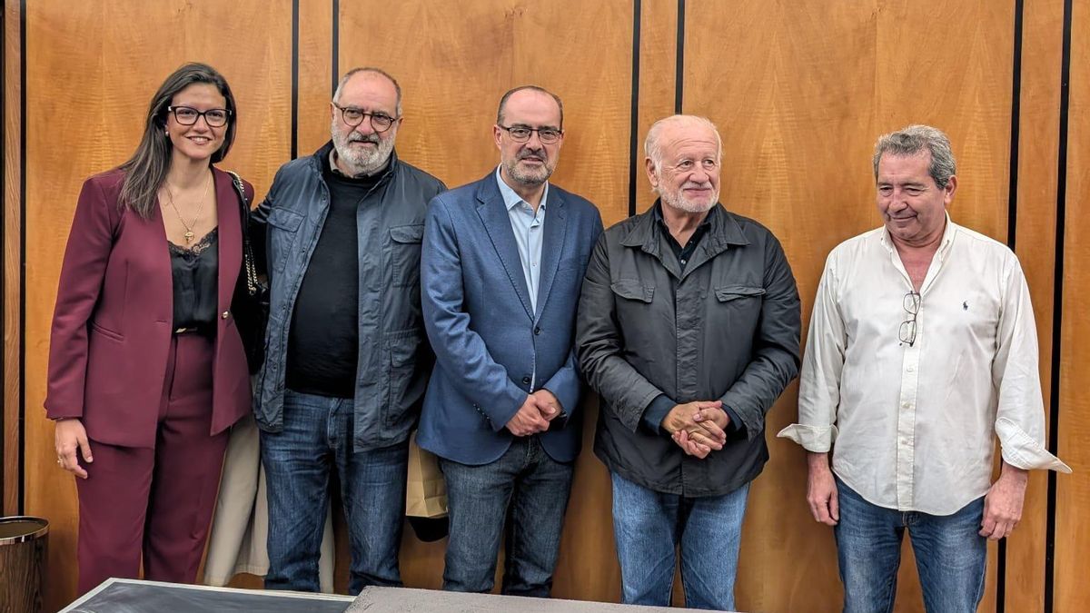 Echanove reivindica el teatro como vacuna frente a la IA al dejar su huella en Ponferrada