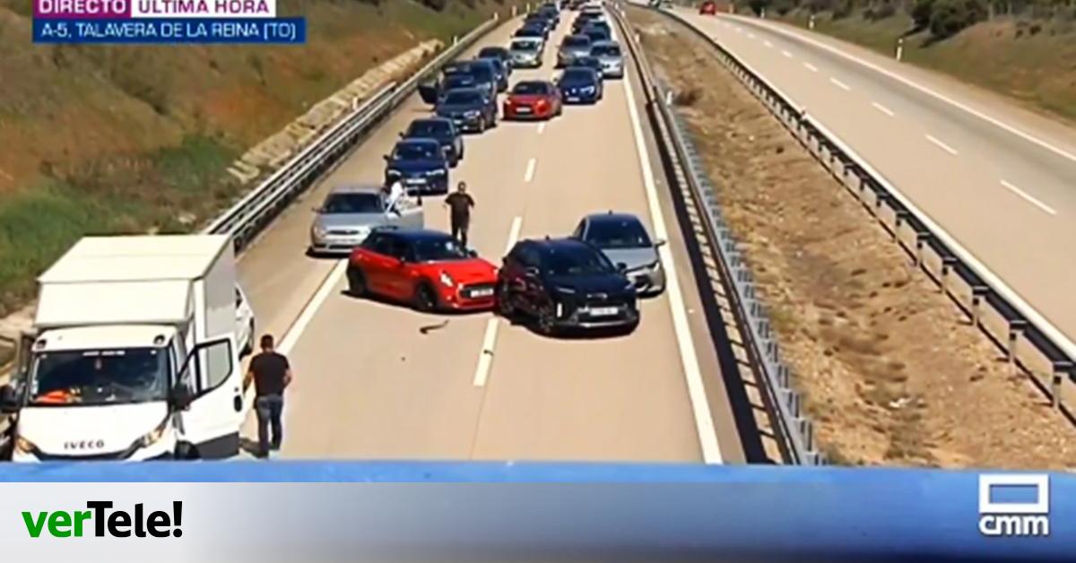 Un equipo de Castilla-La Mancha Media capta en directo un accidente de tráfico múltiple: Acaba de haber una colisión
