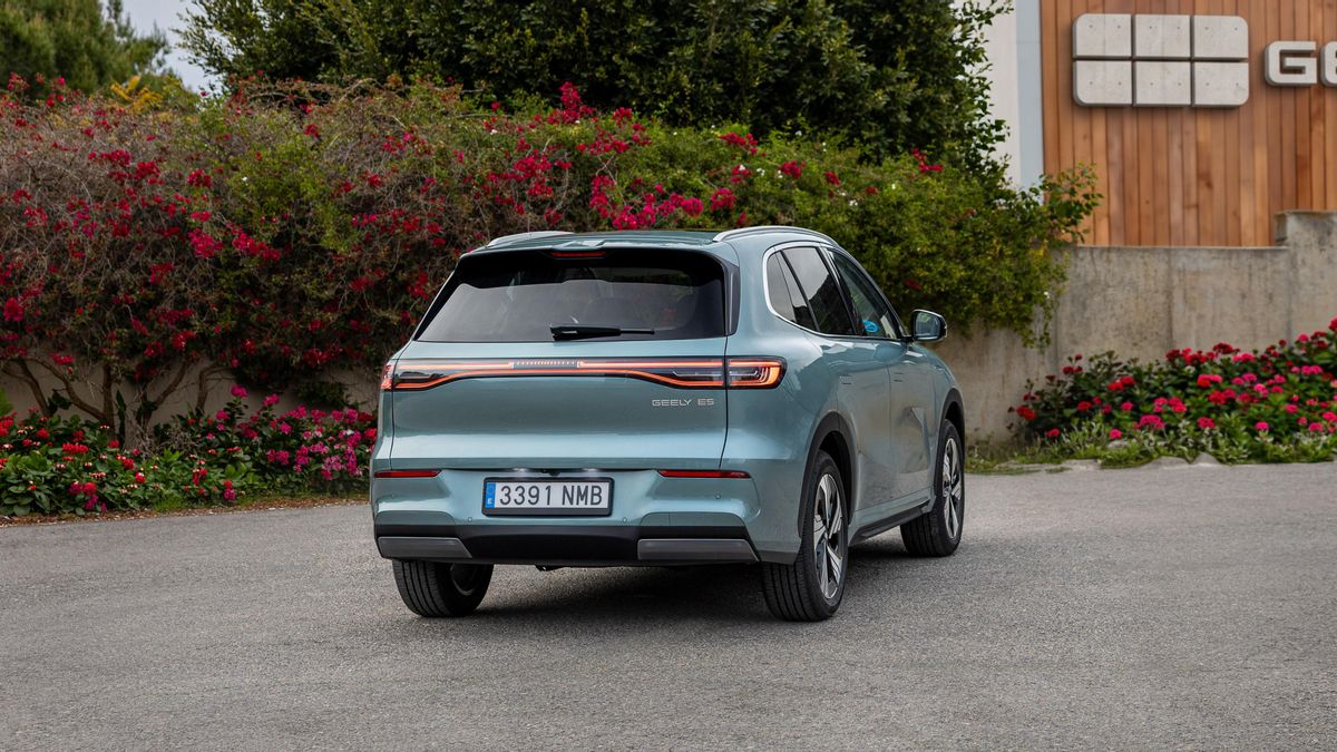 Vista lateral y trasera del nuevo modelo chino.