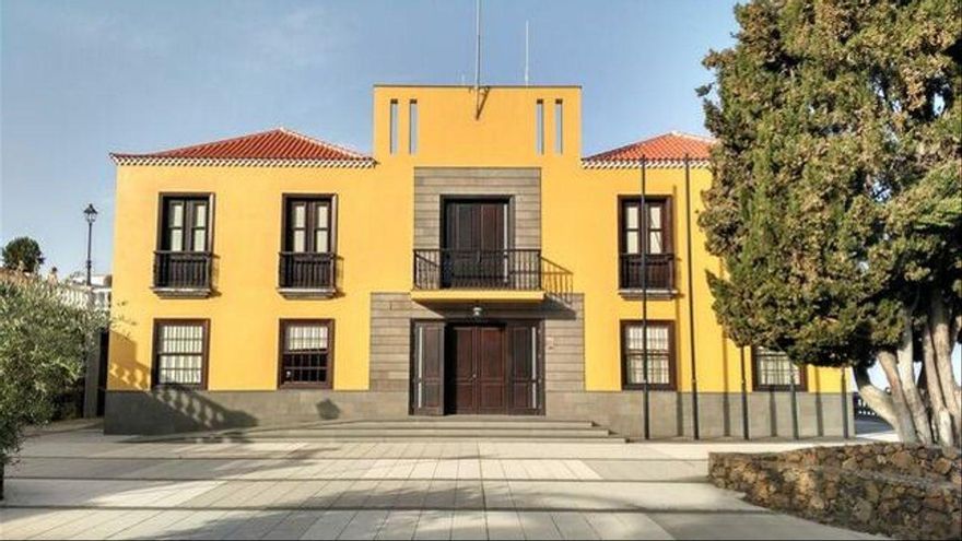 Tijarafe ofrece sus dos albergues para alojar a los efectivos que luchan contra el fuego en Garafía