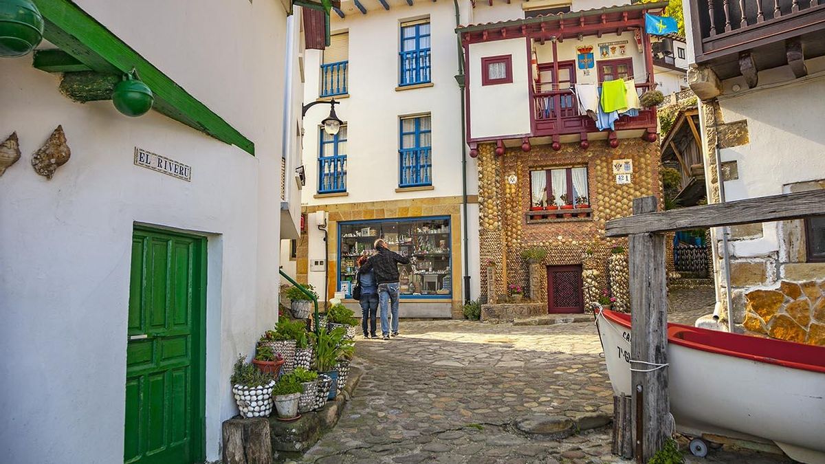 Se trata de una pintoresca localidad que cautiva por su encanto marinero y su rica historia
