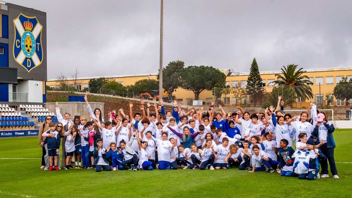 81 escolares del CEIP Tomás de Iriarte participan en la novena sesión del proyecto ‘CD Tenerife: Seña de identidad’