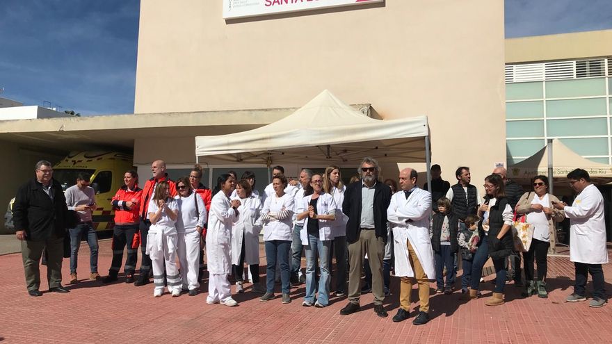 "Tenemos que fregar el táper en el baño de los pacientes": sanitarios de Ibiza, al límite