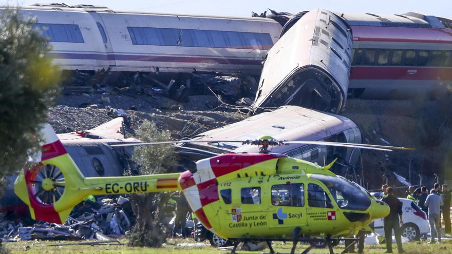 Dos trenes de alta velocidad, uno de Renfe y otro de Iryo, han colisionado a primera hora de este miércoles a la altura de la estación de Urda (Toledo), donde al menos hay diez fallecidos. EFE/Ismael Herrero