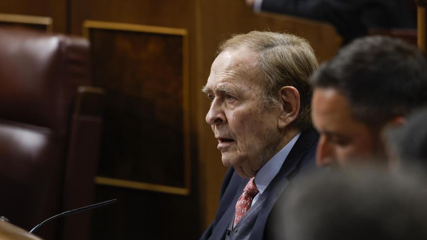 Tamames justifica la moción contra Sánchez porque "preside un Gobierno Frankenstein"