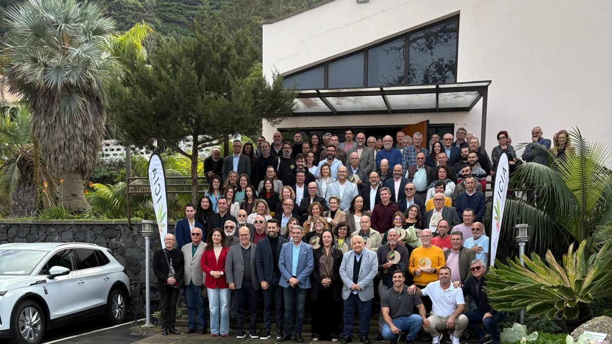 El Instituto Canario de Investigaciones Agrarias celebra sus 30 años con vino de Barcelona el mismo día del lanzamiento de la campaña para consumir producto local