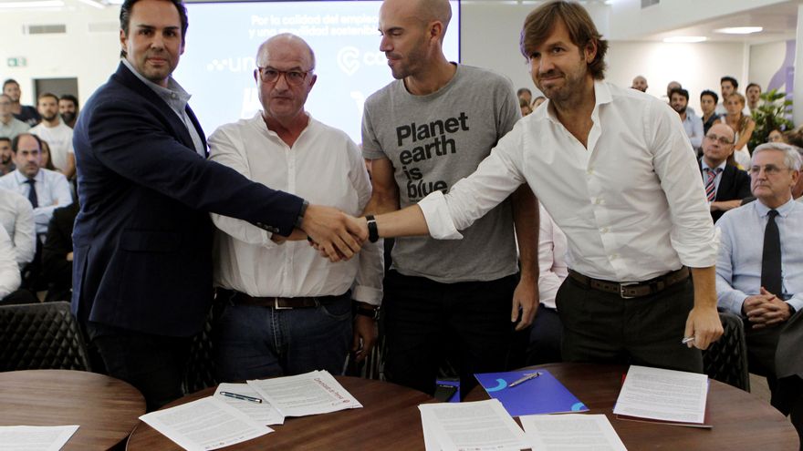 El presidente de Unauto VTC, Eduardo Martín; el secretario general de FeSMC-UGT, Miguel Ángel Cilleros; el consejero delegado de Cabify, Juan de Antonio; y el presidente de Vector Ronda Teleport, Rosauro Varo