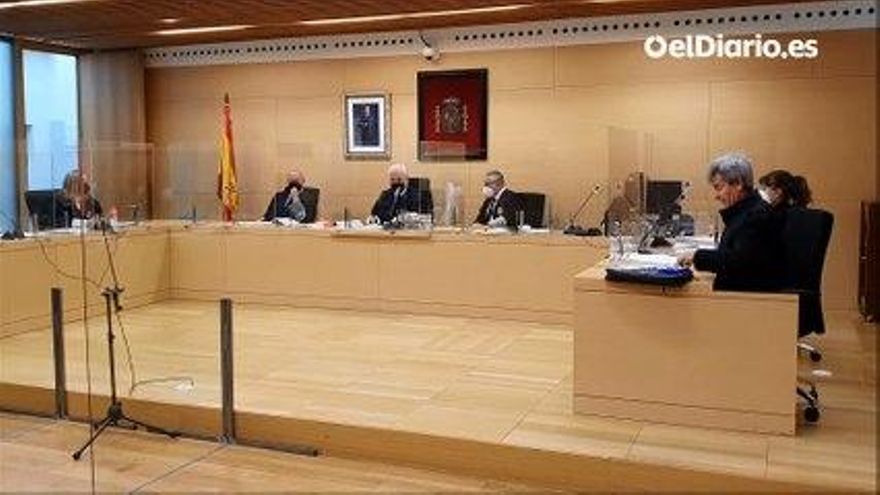 Un abogado y médico negacionista del virus solicita no usar la mascarilla en una vista en Burgos porque "resta fluidez mental"